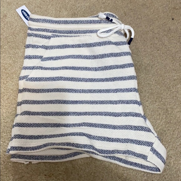 Women’s Old Navy shorts - Picture 3 of 3
